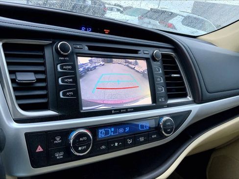 Used 2019 Toyota Highlander XLE image 27
