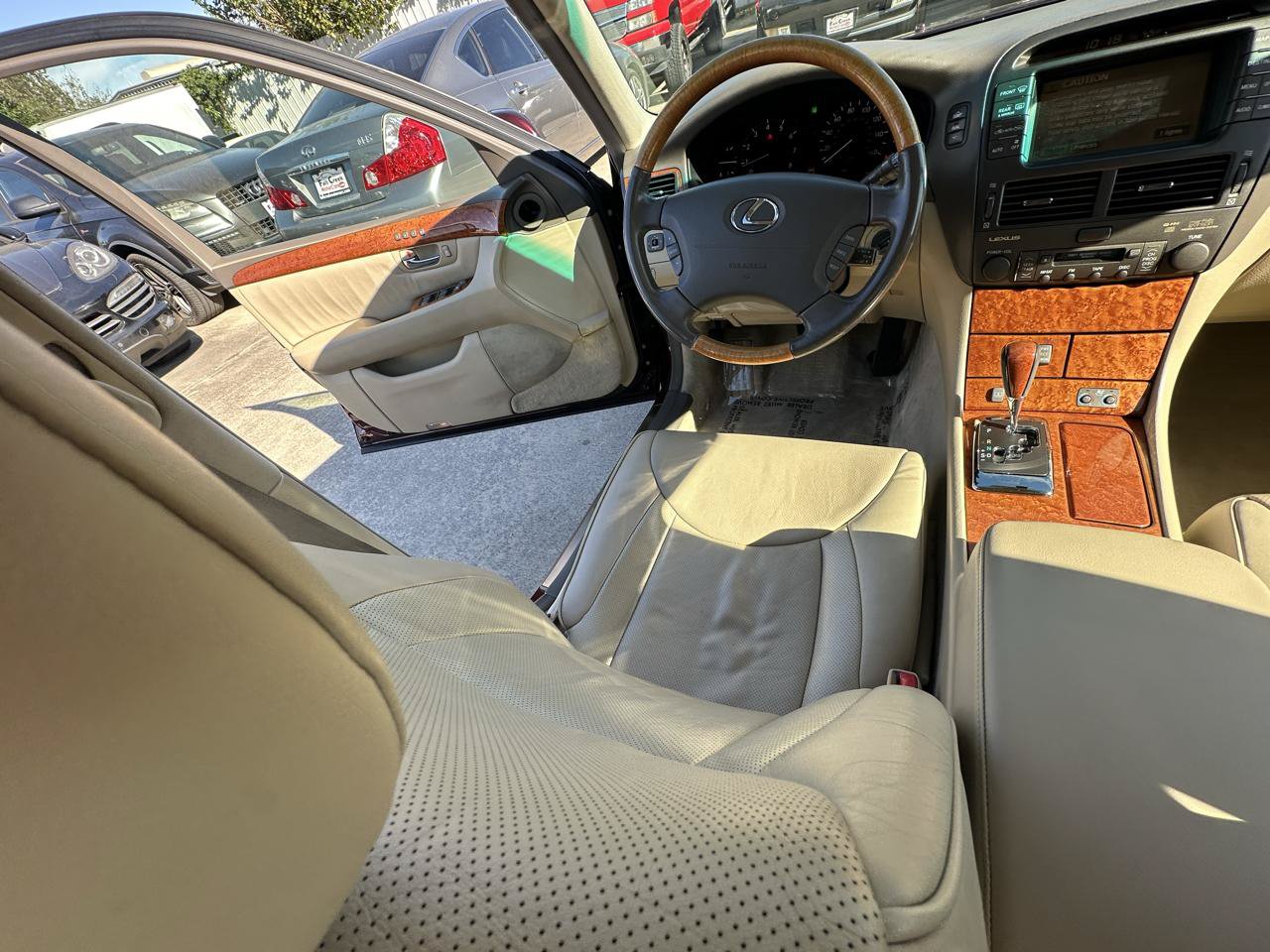 Used 2006 Lexus LS 430 w/ Modern Luxury Pkg RWD image 44