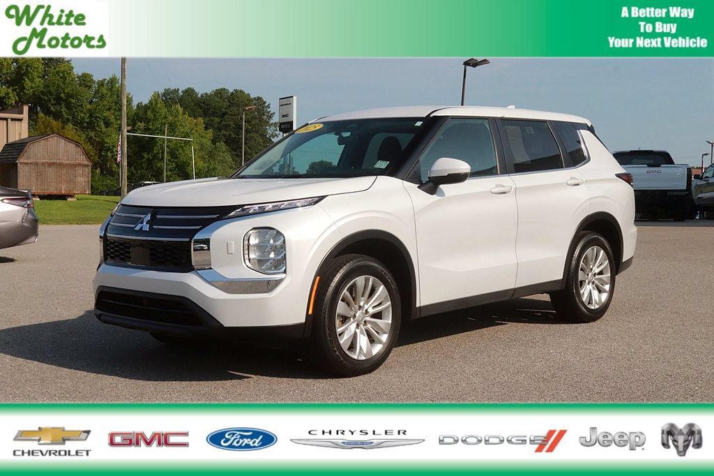 Used 2025 Mitsubishi Outlander ES AWD/4WD image 1