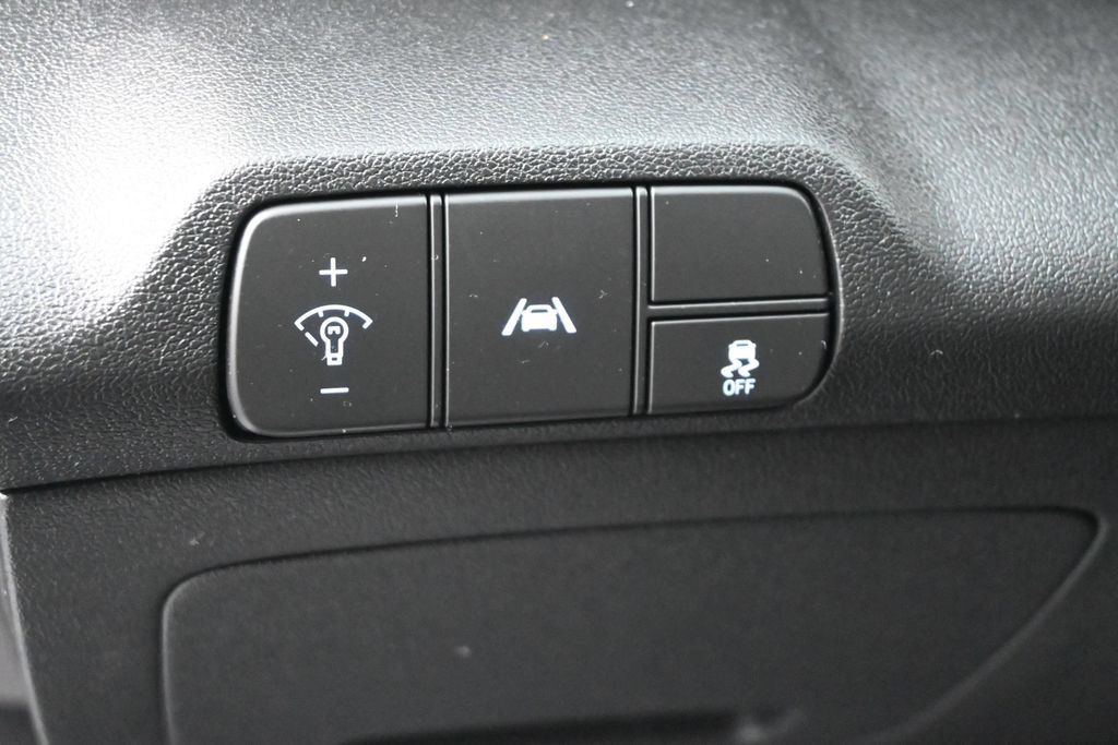 Used 2022 Hyundai Elantra Limited FWD image 6