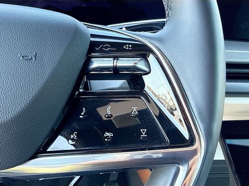 Used 2026 Cadillac Vistiq Luxury image 39