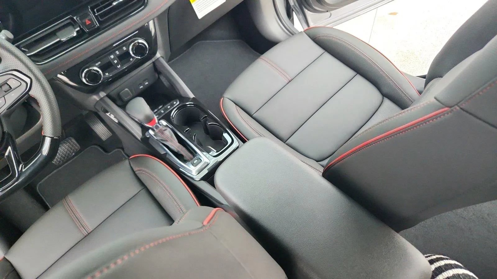 Used 2025 Chevrolet TrailBlazer RS w/ Convenience Package FWD image 27