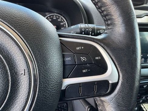 Used 2019 Jeep Renegade Latitude w/ Cold Weather Group AWD/4WD image 21