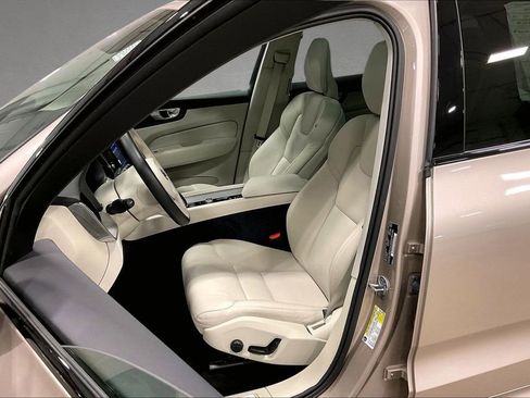 Used 2024 Volvo XC60 B5 Plus w/ Climate Package AWD/4WD image 21