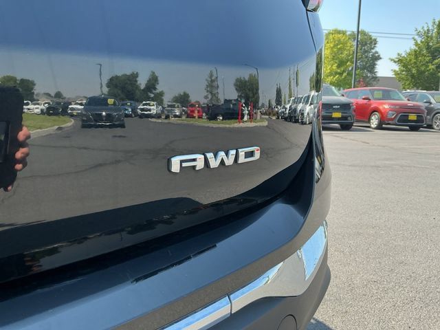 Used 2024 GMC Terrain SLT AWD/4WD image 28