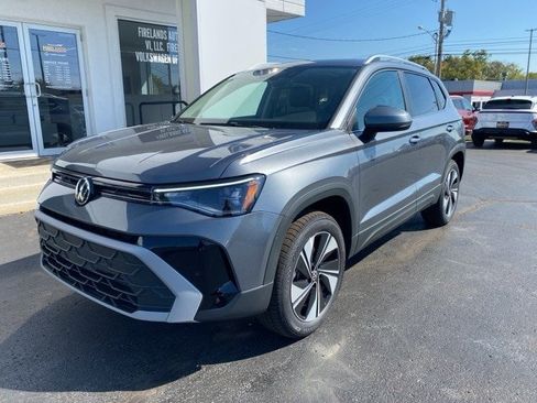 New 2025 Volkswagen Taos SE image 6