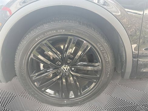 Used 2022 Volkswagen Tiguan SE R-Line image 33