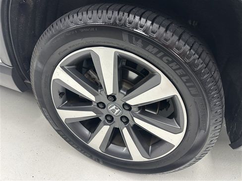 Used 2025 Honda Pilot Touring image 18