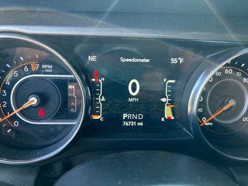 Used 2021 Jeep Wrangler Unlimited Sahara w/ LED Lighting Group AWD/4WD image 18