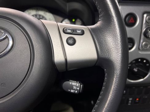 Used 2014 Toyota FJ Cruiser 4WD image 16