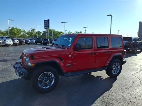 Used 2018 Jeep Wrangler Unlimited Sahara AWD/4WD image 11