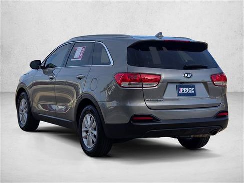 Used 2018 Kia Sorento FWD image 8