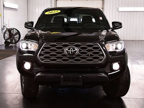 Used 2023 Toyota Tacoma TRD Off-Road w/ Advanced Technology Package AWD/4WD image 2