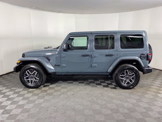 Used 2026 Jeep Wrangler Unlimited Sahara AWD/4WD image 11