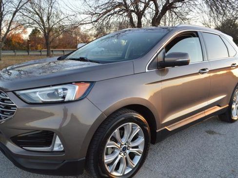 Used 2019 Ford Edge Titanium image 4