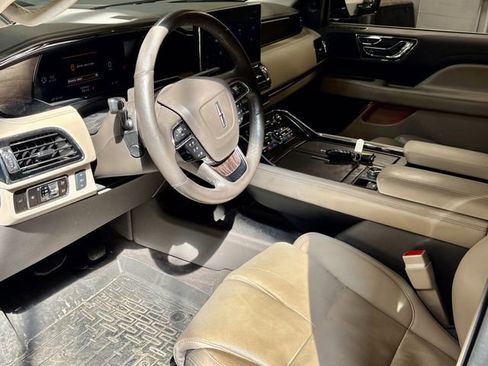 Certified 2023 Lincoln Navigator L Reserve AWD/4WD image 3