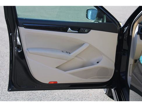 Used 2014 Volkswagen Passat TDI SEL Premium image 7