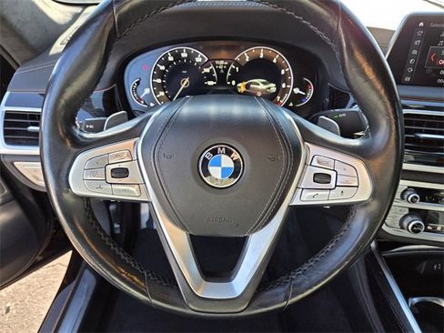 Used 2019 BMW 750i image 18