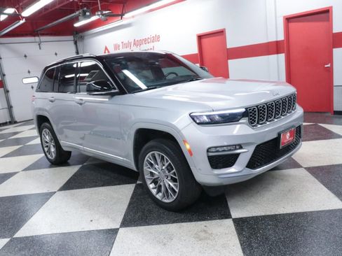 Used 2022 Jeep Grand Cherokee Summit w/ Advanced Protech Group IV image 3