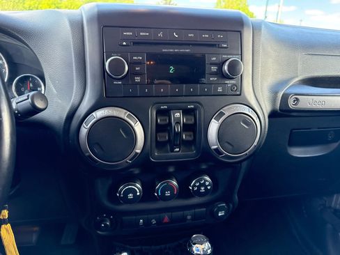 Used 2017 Jeep Wrangler Unlimited Sport AWD/4WD image 8