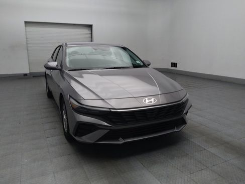 Used 2025 Hyundai Elantra SE FWD image 13