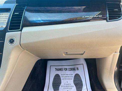 Used 2016 Ford Taurus Limited FWD image 25