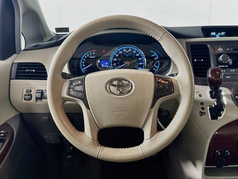 Used 2011 Toyota Sienna XLE FWD image 11