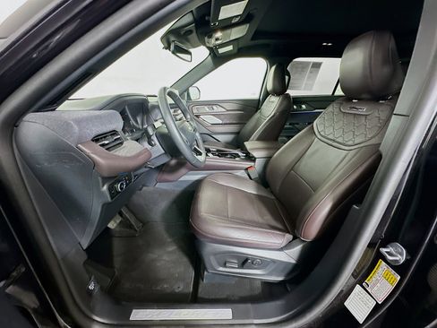 Used 2025 Ford Explorer Platinum w/ LUX Leather Package image 13