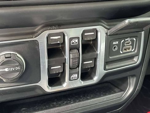 Used 2022 Jeep Gladiator Overland w/ Cold Weather Group AWD/4WD image 12
