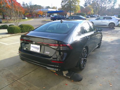Used 2023 Honda Accord Touring image 12
