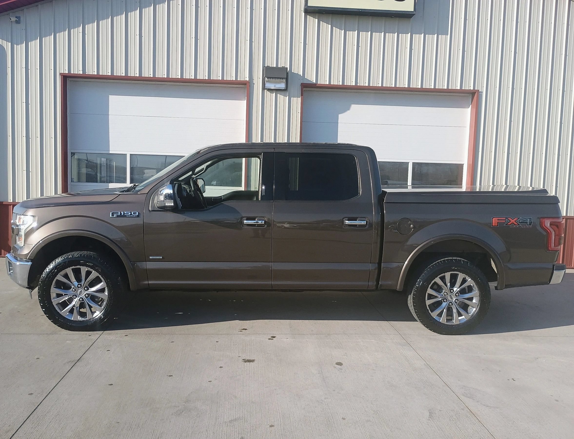 Used 2015 Ford F150 Lariat w/ Equipment Group 502A Luxury AWD/4WD image 4