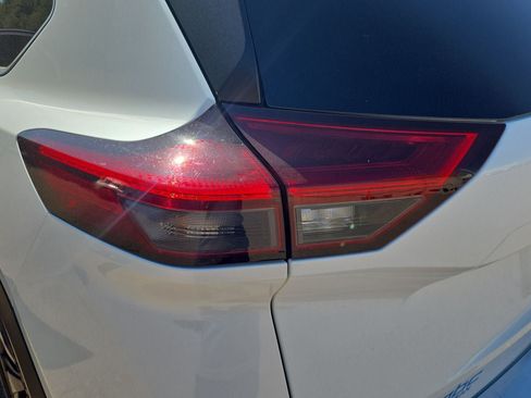 Used 2025 Nissan Rogue SV FWD image 20