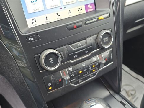 Used 2019 Ford Explorer XLT w/ Equipment Group 202A image 28