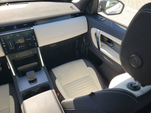 Used 2025 Land Rover Discovery Sport Dynamic SE image 16