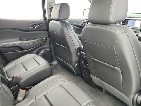 Used 2023 GMC Acadia SLT image 30