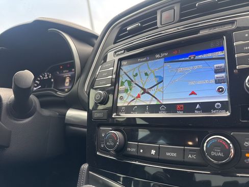 Used 2018 Nissan Maxima SR w/ Midnight Edition image 14