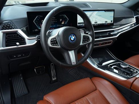 Used 2025 BMW X5 xDrive50e w/ M Sport Package image 8