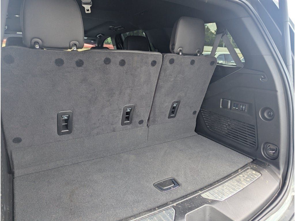 Used 2024 Chevrolet Tahoe High Country AWD/4WD image 10