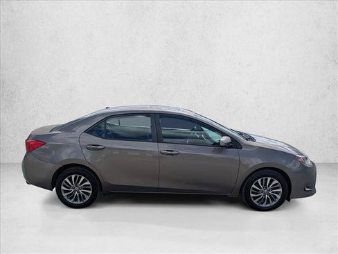Used 2018 Toyota Corolla XLE FWD image 4