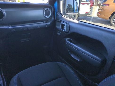 Used 2023 Jeep Wrangler Unlimited Rubicon 4xe AWD/4WD image 17