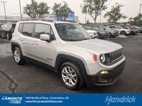 Used 2018 Jeep Renegade Latitude image 1