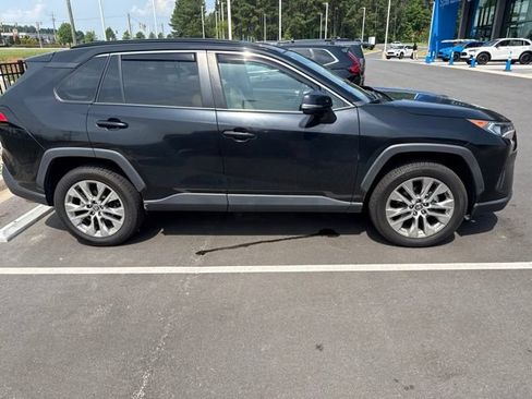 Used 2021 Toyota RAV4 XLE Premium FWD image 4