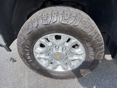 Used 2022 Chevrolet Silverado 2500 LT w/ Convenience Package AWD/4WD image 10