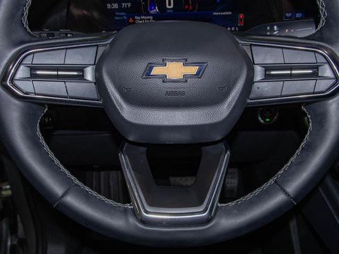 Used 2024 Chevrolet Traverse LT image 12