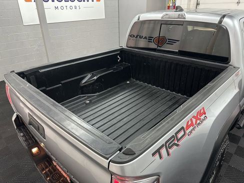 Used 2022 Toyota Tacoma TRD Off-Road w/ Technology Package AWD/4WD image 11