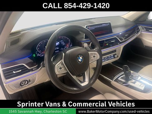 Used 2021 BMW 740i w/ Premium Package RWD image 4