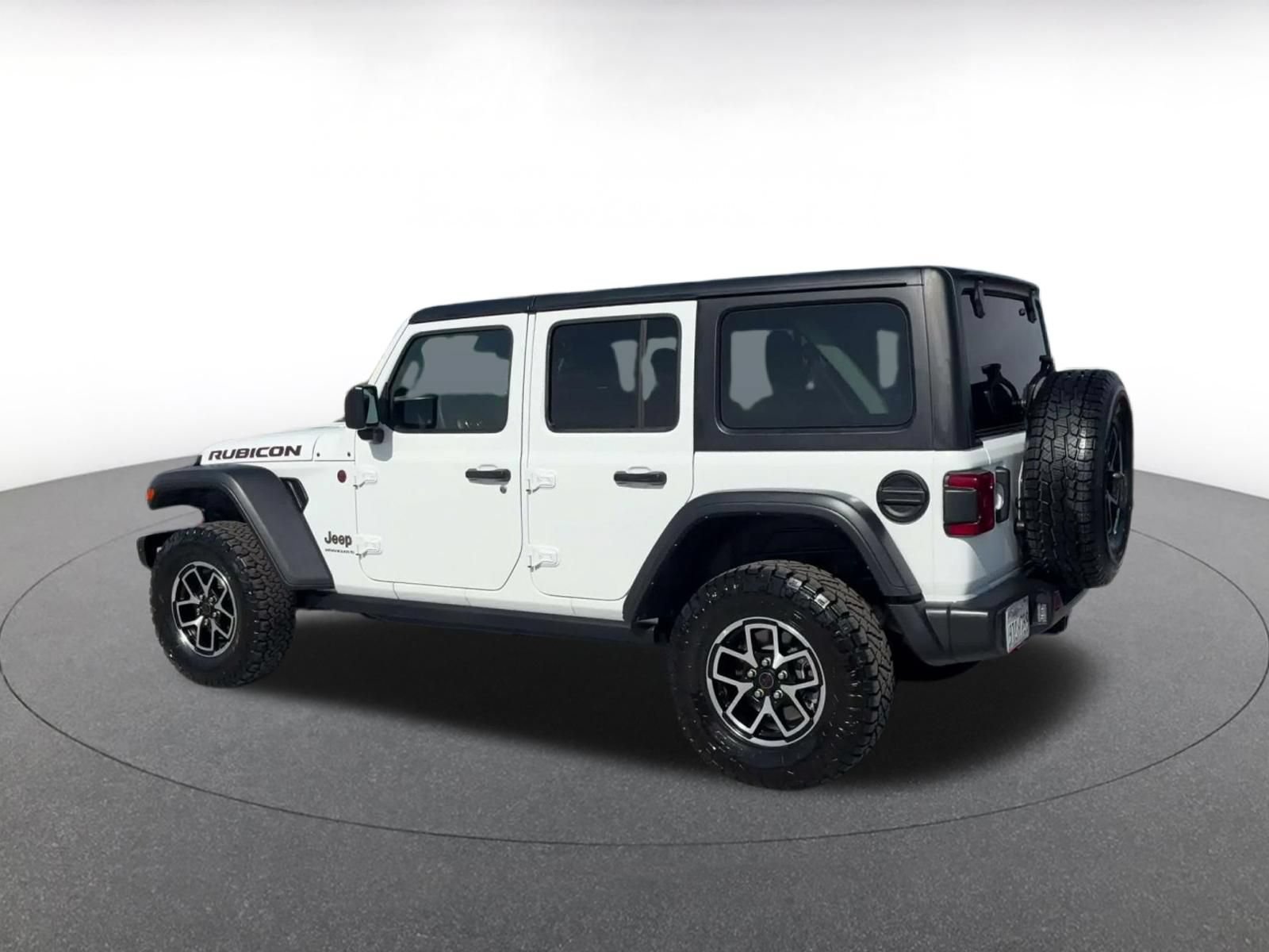 Used 2025 Jeep Wrangler Unlimited Rubicon AWD/4WD image 9