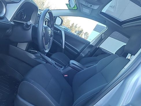 Used 2018 Toyota RAV4 XLE image 9