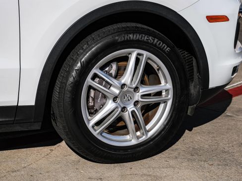 Used 2020 Porsche Cayenne image 51