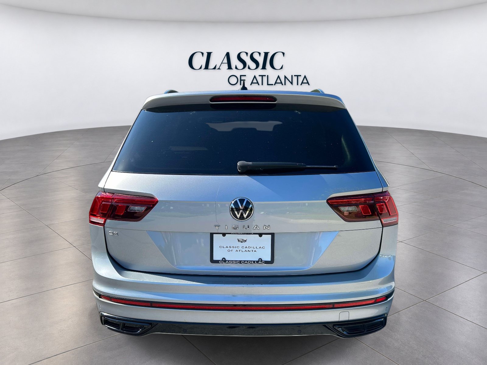 Used 2023 Volkswagen Tiguan SE R-Line FWD image 4